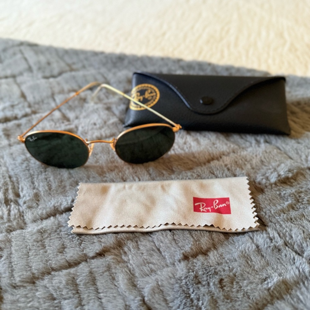 Ray-Ban Round Gold Frame Sunglasses with Dark Lenses